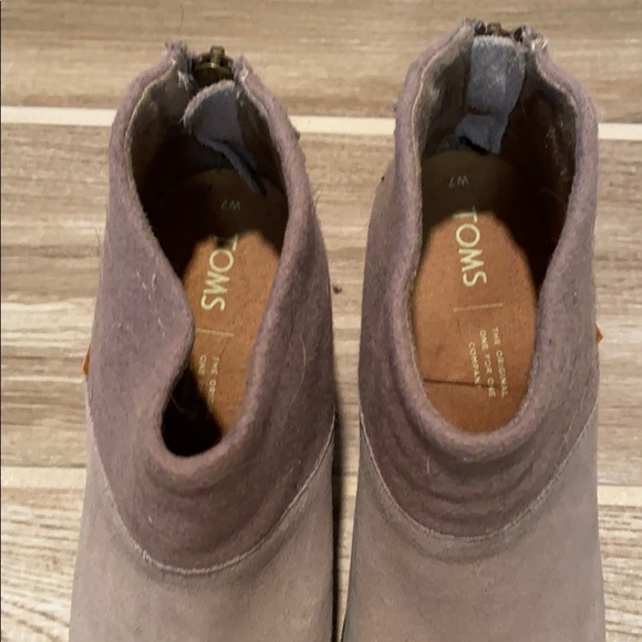 Toms// Tan booties - Picture 3 of 3